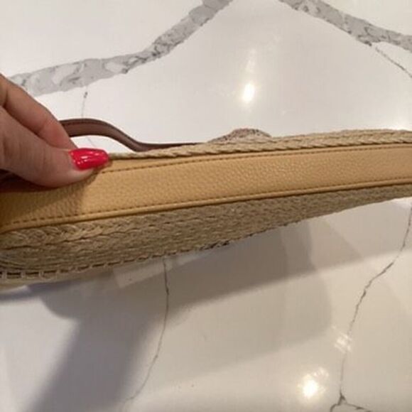 The Sak Linden 3-in-1 - Clutch, Shoulder or Convertible Leather Crossbody Bag - Picture 8 of 14